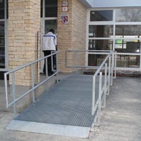 Nájazdová rampa pre invalidné vozíky - oceľ
